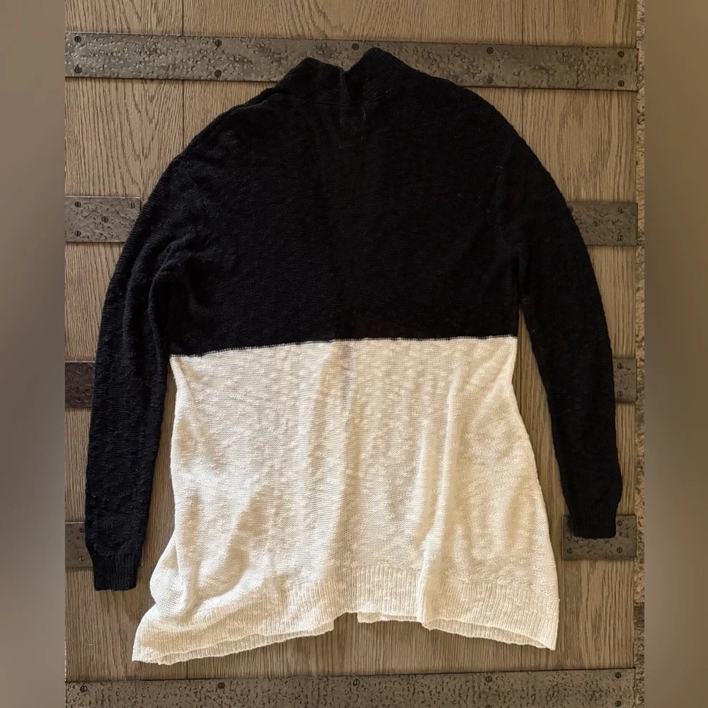 14th & Union Black and Cream Cardigan